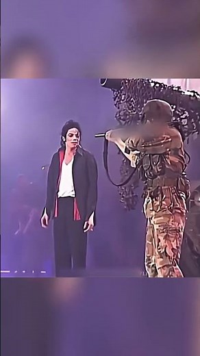 Micheal Jackson trying not to laugh 😭