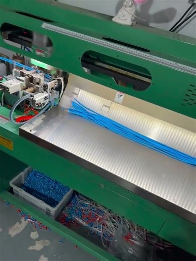 Is a 3M Cable Still This Perfect After Cutting 🤔⚡ #Trending #Tech #ViralVideo #Satisfying #DataCabl