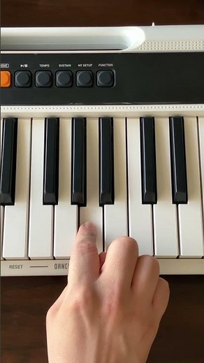 How to play a F# minor or Gb minor chord on piano