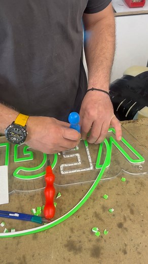 143K views · 194 reactions | WATCH #TEAMELLIS MAKE AN LED NEON SIGN ⚡️ #signage #customneon #bespokeneon #neonlogo | Ellis Signs | Facebook
