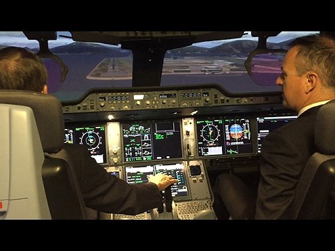 最新エアバスＡ３５０、日航機長が体験 飛行シミュレーター公開