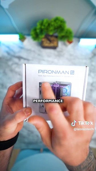 Should we really build the smallest setup on earth?🤔#minipc #smallestpc #gaming #rasparrypi #gamingpc