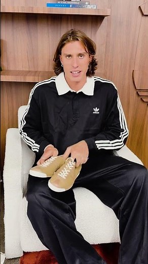 Riccardo Calafiori unboxing the adidas Italia 60 ✨🇮🇹 #adidas #calafiori #italia