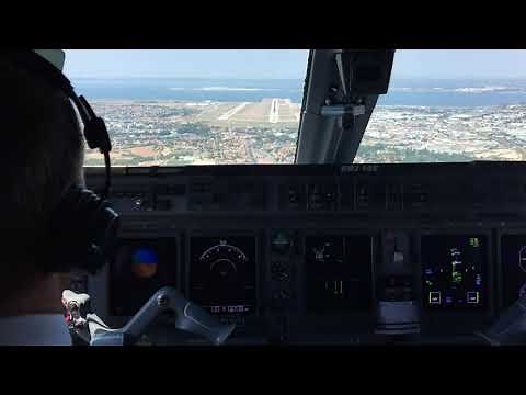 Atterrissage Marseille Air France ERJ-145 (cockpit landing)