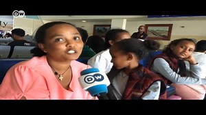 ከአዲስ አበባ ወደ መቀሌ ከተደረገው በረራ ጎን ለጎን ከመቀሌ ወደ አዲስ አበባ ለመምጣት በርካቶች እየተጠባበቁ ነው። መንገደኞቹ የኢትዮጵያ አየር መንገድ አሁን በቀን አንድ ጊዜ ብቻ የሚደረገውን በረራ እንዲጨምር ለአየር መንገድ ተማጽኖ አቅርበዋል። የኢትዮጵያ አየር መንገድ የአውሮፕላን እጥረት እንደሌለበት ነገር ግን ከበረራ ሠራተኞቹ ጋር ለሚኖረው የመረጃ ልውውጥ የመገናኛው መስመር መስተካከልን እንደሚጠብቅ መግለጹን መረጃዎች ያመለክታሉ። ቪዲዮ፤ ሚሊየን ኃይለ ሥላሴ ከመቀሌ | DW Amharic