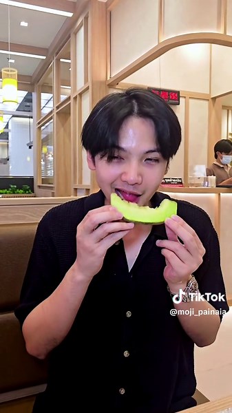 @nambashabu 🥢🇯🇵 บุฟเฟต์ชาบูวากิวสไตล์ญี่ปุ่น 🫕 มาเปิดที่เดอะมอลล์งามวงศ์วานแล้วน้าา คุณภาพวัตถุดิบเกินราคามากๆ 👏🏻 ในราคาแค่นี้ได้ทานเนื้อวากิวกับเนื้อคารูบิ แบบไม่อั้นคุ้มสุดๆ เพราะเนื้อนุ่มละมุนมาก และไม่ว่าจะเป็นกุ้งแม่น้ำ กุ้งแก้วที่นี่ก็มีครบ! พร้อมเสิร์ฟความคุ้มทั้ง3แบบ 💫 • Premium Buffet • Gold Buffet • Standard Buffet 📍เดอะมอลล์งามวงศ์วาน ชั้น5 #nambashabu #buffet #shabu #shabubuffet #CapCut