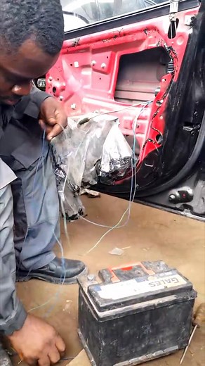 13K views · 359 reactions | Comment installer le système verrouillage centralisé sur les véhicules à verrouillage mécanique, si tu souhaites connaître davantage inscris-toi maintenant en ligne ou presentielle Au CFP mecatronique Duvalier automobile . Les inscriptions sont ouvertes tous les jours ouvrables. Contactez nous via WhatsApp au 00237 6 73 08 39 33 | Duvalier automobile | Facebook