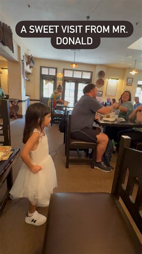 4.2K views · 1.2K reactions | I highly recommend dining at Tusker House Restaurant in Animal Kingdom. The ambiance is so relaxing, good food and entertainment from your favorite Disney characters. #disneyworld #animalkingdom #tuskerhouse #disneyparks | 2Dadsand2Daughters | Facebook