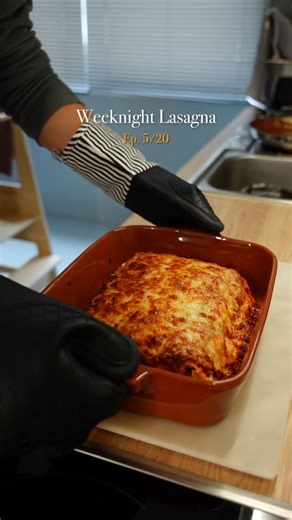 Alex Cook Joy on Instagram: "The kind of dinner everyone finishes 🍝 Lasagna ■ INGREDIENTS For the meat sauce: • 1 lb ground beef (450 g) (or half beef + half pork) • 1 small onion, diced • 2–3 garlic cloves, minced • 2 cups tomato sauce (480 ml) • 2 tbsp tomato paste • 1 tsp oregano • 1 tsp basil • 1 tsp paprika • salt & black pepper • 1 tbsp olive oil For the cheese layer: • 1 cup ricotta (250 g) (or cottage cheese, blended) • ½ cup grated Parmesan (40 g) • 1 egg • pinch of salt Other: • 9–12