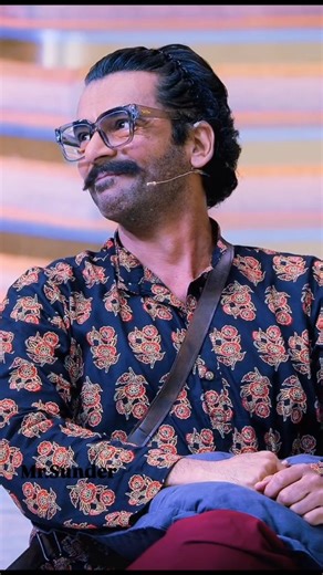 @kapil_sharma_show_9988 on Instagram: "발매된 스페인 세비야 출신 듀오 Los del Río의 곡으로, 스페인에서 먼저 인기를 얻었지만, 이후 라틴아메리카와 미국까지 퍼져나가며 전 세계적인 메가 히트를 기록했습니다. 이 곡이 폭발적으로 퍼진 계기는 바로 1996 애틀랜타 올림픽. 당시 전 세계로 중계된 미국 여자 국가대표 체조팀의 퍼포먼스가 ‘마카레나’의 신나는 리듬과 함께 어우러지면서, 곡의 인기가 폭발적으로 확산되었습니다. 그 결과, 1996년 빌보드 핫 100 차트에서 무려 14주 연속 1위를 차지하며 역사적인 기록을 남겼고 연말 차트 1위를 비롯해 빌보드 올타임 차트 8위에도 오르는 대기록을 세웠습니다. 특히, 영어가 아닌 외국어 노래로 미국 시장에서 이 정도의 성공을 거둔 사례는 지금도 손에 꼽힙니다. 또 다른 성공 요인은 중독적인 춤. 단순하면서도 허리 움직임이 돋보이는 이 안무는 당시 남녀노소에게 큰 인기를 얻었고, 전 세계 사람들이 한 번