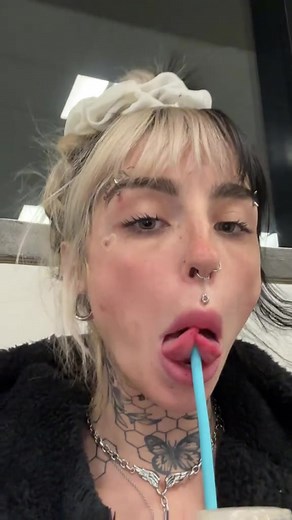 Does She Have TWO Tongues?! 👅😮 #tongue #dentist #thebentist | two tongues