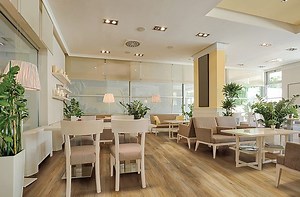 How to Choose Commercial Vinyl Flooring: 7 Essential Facts