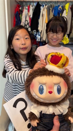 LABUBU or SURPRISE? (Giraffe IRL) | giraffe