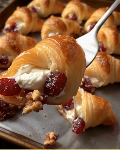 Cranberry Cream Cheese Crescent Bites Flaky crescent cups filled with creamy cheesecake filling and tangy cranberry sauce — buttery, festive, and bite-sized perfection! Ingredients 1 can crescent roll dough (8-count) 4 oz cream cheese (softened) ½ cup whole berry cranberry sauce ..... Recipe in First Coʍmеոτ 💬 | Daily Recipes