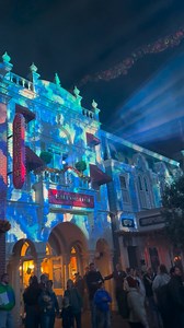 128K views · 932 reactions | Main Street USA looks extra spooky this Halloween at Disneyland Paris with awesome projection and smoke effects along with a different soundtrack   | Theme Park Worldwide | Facebook