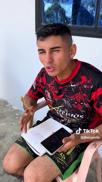 Me tocó reunir mucho dinero para terminar de pagar la cancha sintética 🙏💪🏻🙏