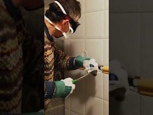 HOW TO REMOVE WALL TILES & PLASTERBOARD / DRYWALL/ GYPSUM BOARD FROM A TIMBER STUD WALL