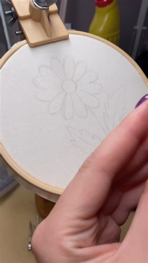 A little basic punch needle tutorial/explanation because I haven’t talked about them properly for awhile!! Hopefully this is a helpful visual to explain how they work for anyone who’s confused ❤️ | Ambroidering