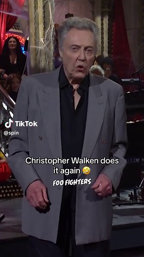 Christopher Walken Introduces Foo Fighters on SNL - Absolute Legend!