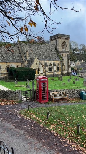 Snowshill Manor lies in the village of Snowshill in Gloucestershire, England In the heart of the Cotswolds. The main house dates back to the late 16th century, built in characteristic Cotswold stone. #SnowshillVillage #snowshillmanor #beautifuldestinations #cotswolds | Europe attractions