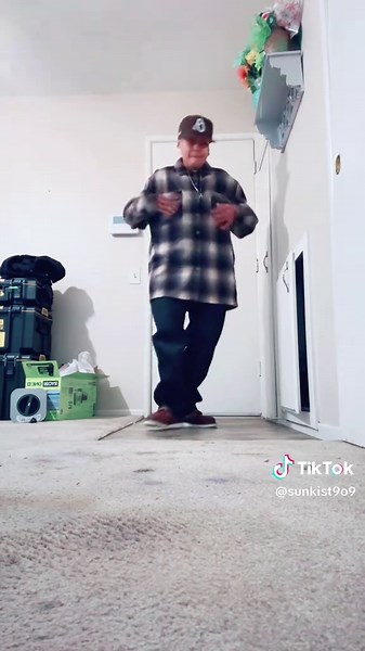 AINT NO FUNKIN AROUND ps Dnt mind those mascara/curling iron burn marks carpet sux lol 😝 #FYP #FRIDAYVIBES #XYZBC #FUNKITUP #GULITY