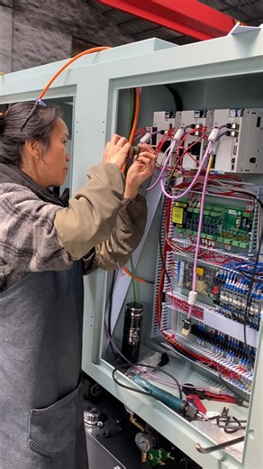 SYNE CNC Turning Machines come equipped with advanced SYNTEC control systems, ensuring easy setup and precise control over your machining processes. #SYNTECControl #CNCTurning #SYNECNC #MachineControl #PrecisionMachining #UserFriendly #Automation #EasySetup 💻 | SYNE Machines