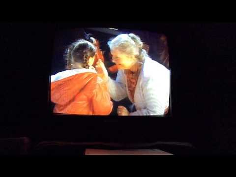 Babe (1995) - Christmas Scene