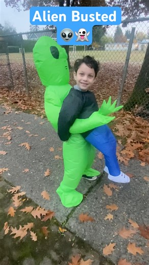 Funny Kid’s Alien Kidnap Fail! 👽 #HalloweenKid #ViralCostume