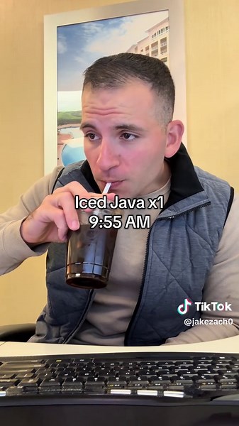 Iced Java with some big time extended minutes today #whatieatinaday #9to5 #fyp #work #office @Drink LMNT @MUSH Overnight Oats @Diet Coke