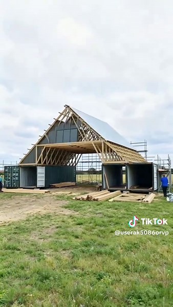 Transforming 4 Containers into a 5-Bedroom Residence