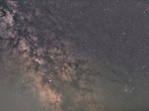 富士フイルム GFX100S レビュー｜逆転の発想で高感度性能の限界をブレイクスルーした星空撮影の革命機 | ShaSha