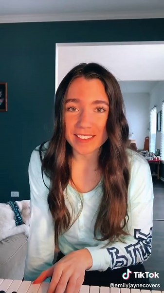 Easy ARCADE Piano Tutorial with Chords | Learn to Play in Minutes!