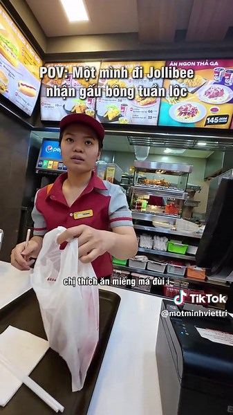 Đi jollibee nhận tuần lộc thui, nhanh ko hết 😆 #motminhviettri #pov #xuhuong