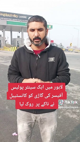 Senior police officer car stopped by constable for checking in Lahore #punjabpolice #policeman