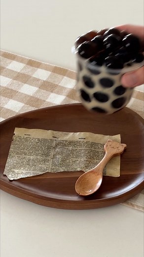 let’s make those viral big #boba drinks 🧋 well it’s actually #grassjelly hehe grass jelly recipe 90g grass jelly powder 3 1/2 tbsp sugar 4 cups of water 2 round ice trays Instructions 1. Bring 3 cups of water to a boil in a pot 2. Mix 1 cup water, grass jelly powder, and sugar in a small bowl 3. Once water boils, slowly pour in the mixture and keep mixing slowly as water comes back to a boil in 2-3 minutes 4. Pour mixture in ice tray 5. Let the mixture cool down for 30 min and place in fridge f