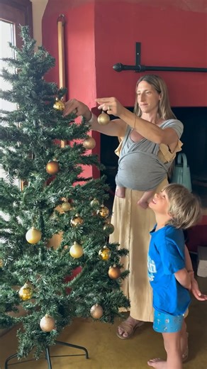Constanza Blanco on Instagram: "8 de diciembre día de la inmaculada Concepción y el día que se arma el pesebre y el arbol en familia !! Desde niña que amo la Navidad ..es tan linda!!! me gusta inculcar a mis hijos esta linda tradición familiar y que les quede siempre en sus recuerdos . En la espera del nacimiento de nuestro niñito Jesús en estas semanas de adviento. Un ratito Benicio hizo de niñito en el pesebre🤭. #Navidadenfamilia #esperandolanavidad🎄 #familia #navidad #vidadecampoenlasierra 