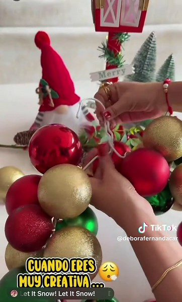YAYITA (@deborafernandacar)’s video of decorate a wreath
