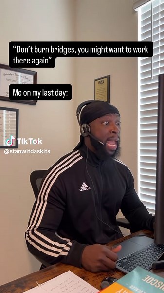 “HR and customer service 🗣️ FCK you too” 😅 Follow for more! @stanwitdaskits #funny #comedy #reels #workfromhome #wfh