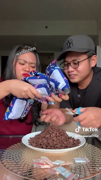 Unboxing Ciki Berhadiah: Cika dan Aldi