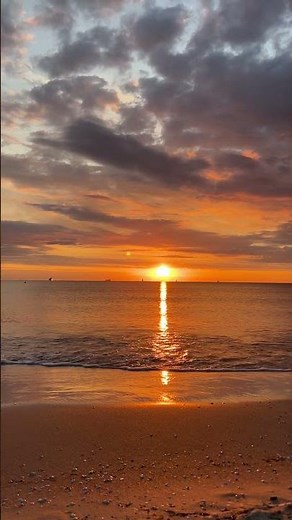 Stunning Sunset at Santa Monica Beach 🌅 | 4K Ultra HD Cinematic Ocean Views #SantaMonica #california
