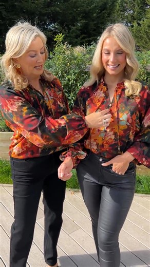 Introducing the statement piece you've been waiting for, the Billie Top. This top is not just about stunning looks, it's about making you feel like yourself, confident and stylish. Crafted to offer you not just a pleasing aesthetic but also comfort, it's the perfect garment to elevate your daily outfit. Priced at an unbeatable €49.00, the Billie Top offers a fashionable solution without breaking the bank. It's all about smart shopping, isn't it? Seize the day; make the Billie Top yours today! [S