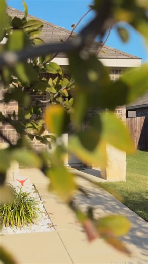 ✨Welcome home to this charming move-in-ready starter in Waxahachie!...