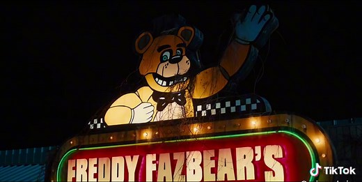 ── なぜ動く？ ꒦꒷ 不気味な彼らと過ごす、戦慄の5日間 ꒷꒦ 🍕『ファイブ・ナイツ・アット・フレディーズ』最新予告映像解禁🍕 🏚廃墟と化したピザレストランに隠された秘密とは…。 🎬𝟮𝟬𝟮𝟰年𝟮月𝟵日(金)公開！ #映画フナフ #ブラムハウス #映画 #ファイブナイツアットフレディーズ #FNAFmovie