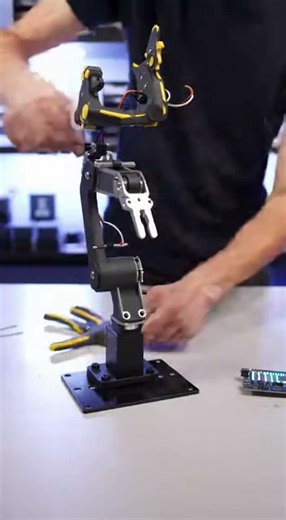 Hyper Speed DIY Desktop Robot Assembly in 15 Seconds 2K