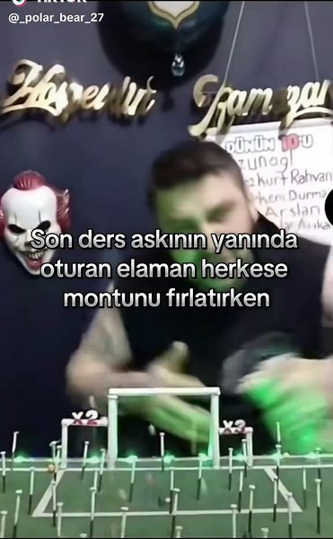 Komik Sandalyede Oturan Anlar