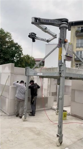 Efficient Large-Block Masonry With the Help of a Mobile Lifting Device