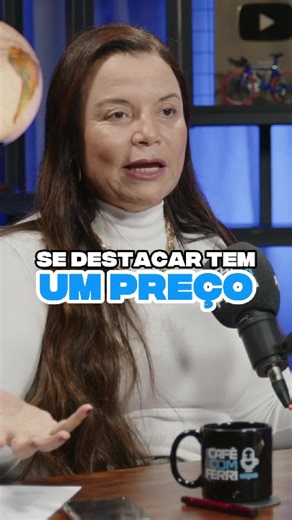 Rafael Ferri on Instagram: "A única forma real de mudar de vida é mudar de ambiente. O ambiente sempre tenta manter as pessoas exatamente onde elas estão, puxando de volta quem tenta subir, crescer ou fazer diferente. Isso acontece na rotina, nos hábitos e até dentro da própria família. Quando alguém decide mudar, melhorar ou se destacar, surgem convites, distrações e críticas disfarçadas de conselho. Não é coincidência, é o ambiente reagindo. No fim, só existem duas opções: ou a pessoa sai do a