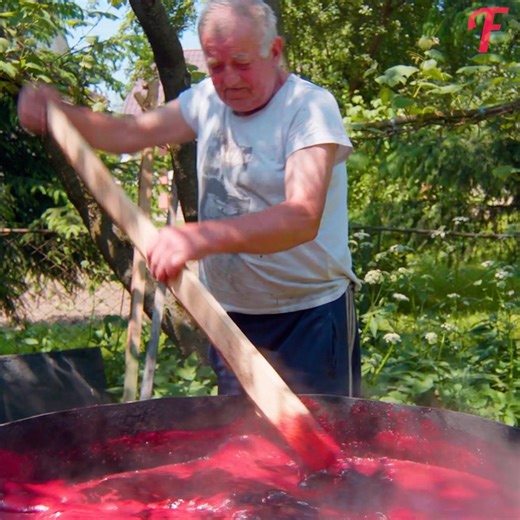 76K views · 183 reactions | The process of washing, dyeing and spinning sheep yarn | Fabiosa Daily | Facebook