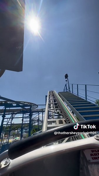 Wildmouse at Hersheypark! 🐭🎢#wildmouse #wildmousecoaster #hersheyparkhappy #hersheypark #rollercoasterpov #wildcatsrevenge #fyp #rollercoaster #pov #waterpark