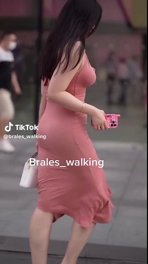 Fashionable Braless Walking Tips